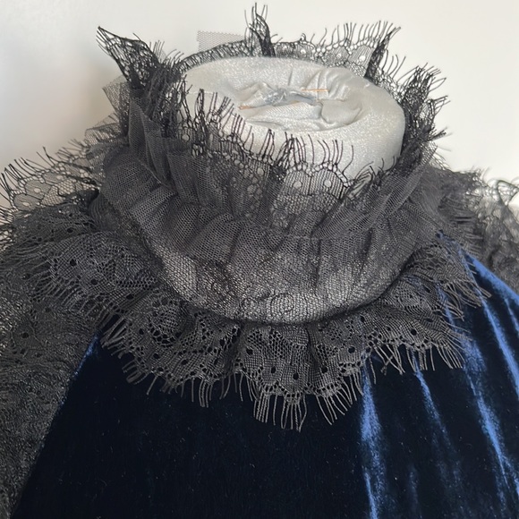 Stunning navy velvet and lace dress - Picture 6 of 15